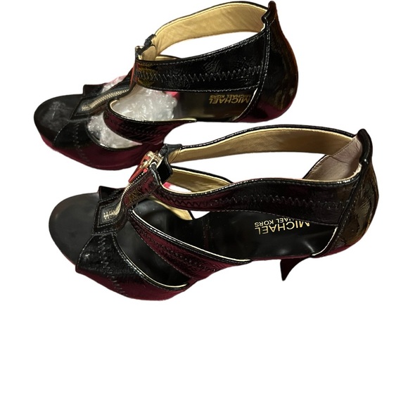 NEW Michael Kors Berkley T-Strap Dress Sandals Black Crinkle Patent  Size 7 1/2M - Picture 5 of 11